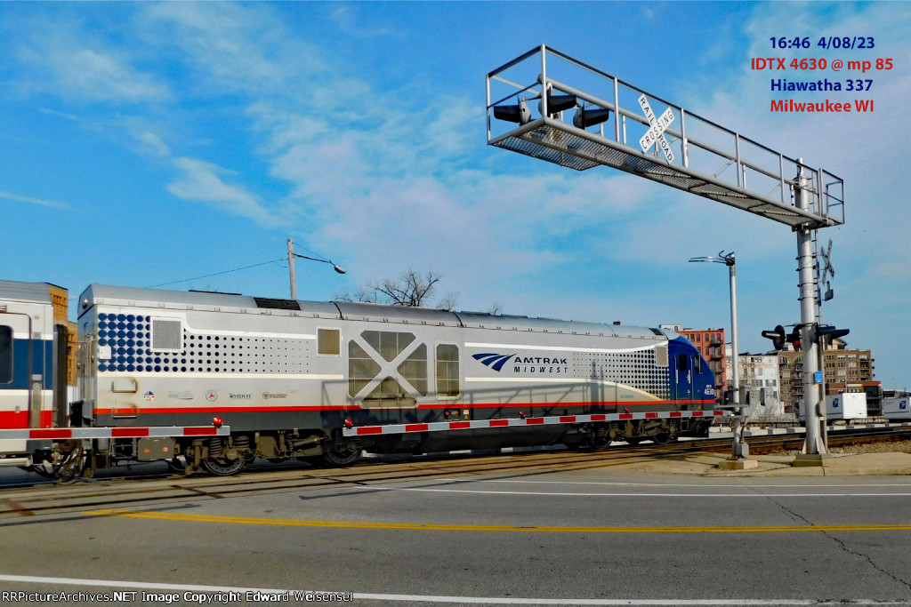 Four Siemens coaches between Chargers 4621 and 4630